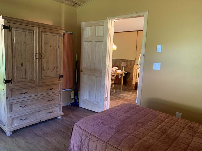 J&S Creekside Cabins bedroom Catskills cabin