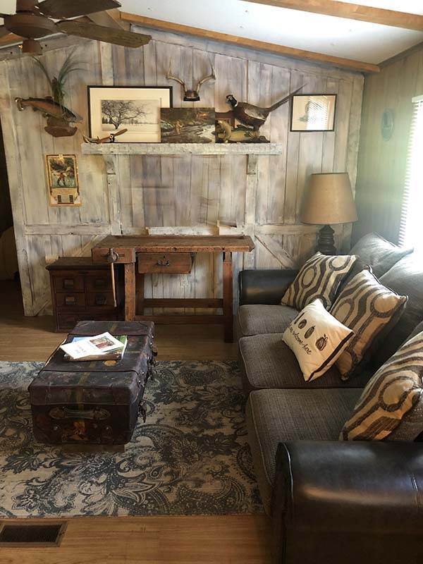 J&S Creekside Cabins living room Catskills